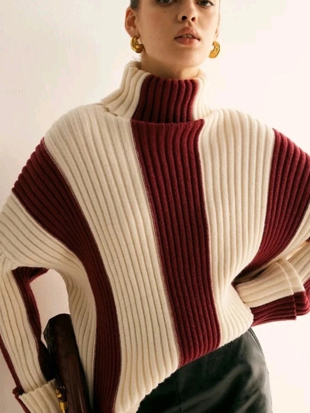 Commense Oversized Color Block Turtleneck Sweater Large in Cream and Burgundy - Picture 2 of 8